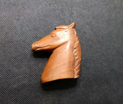 Broche prendedor vintage cabeza de caballo de madera hecho a mano sin firmar Foto 1 de 4