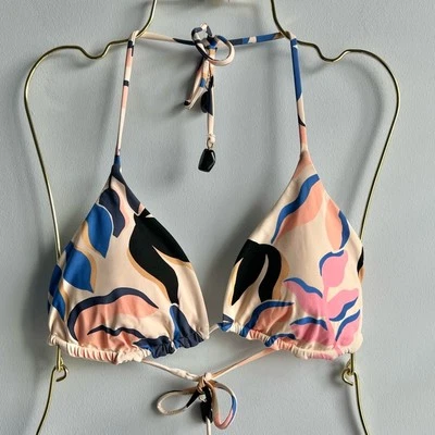 Top de bikini triángulo deslizante con cuentas Red Carter para mujer talla grande Foto 1 de 4