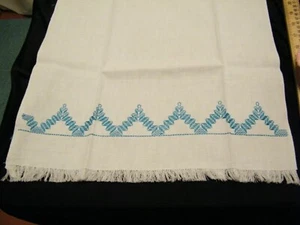 #62 VTG. NICE WHITE LINEN HAND TOWEL, EMBROIDERED, SKY BLUE OR AQUA BLUE DESIGN - Picture 1 of 8