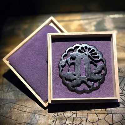 19 C. KAMIYOSHI TSUBA Espada Samurai Japonesa Kozuka Kogai Menuki Kogai - Imagem 1 de 4