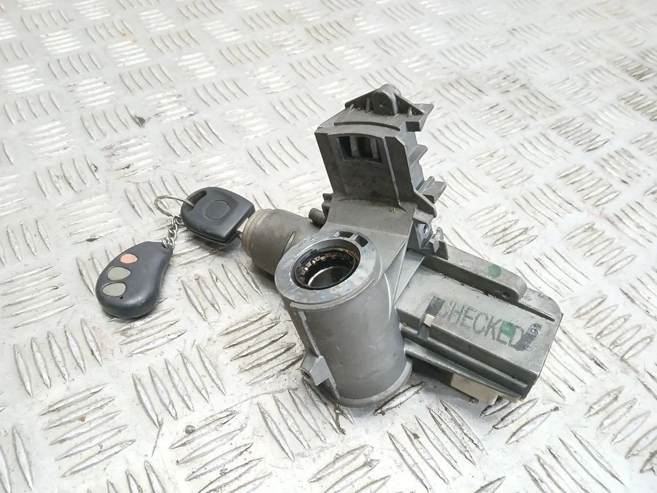 Volkswagen Sharan 1998 Diesel Ignition Lock UST131187 - Image 1 of 4