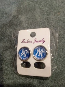 Yankees Earrings - Picture 1 of 1