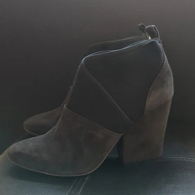 Calvin Klein Zella 麂皮绒皮革粗跟灰色秋季踝靴 — 第 1/4 张图片