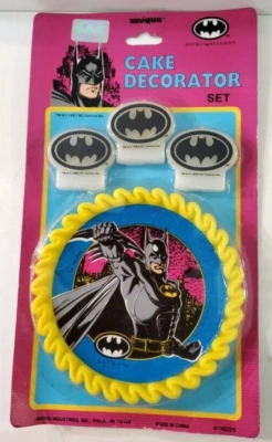 BATMAN RETURNS Vintage 1991 Birthday Cake Decorating Set Topper and Candles - Image 1 of 4