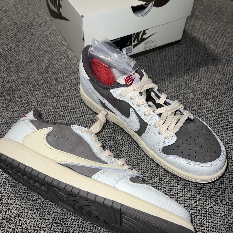 Talla 3 - Jordan 1 OG Muestra x Travis Scott Low Reverse Mocha Foto 1 de 4