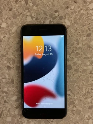 iPhone 7 32GB Black – Unlocked – See Screen - Works - See Pics READ - Image 1 of 4