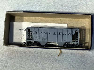 Cool Roundhouse Western Maryland RR 2 bahías acanalado lateral cubierto tolva coches HO Foto 1 de 4