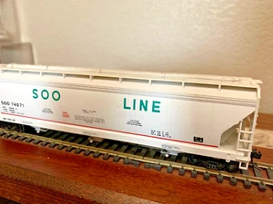 SOO LINE 55ft ACF CENTERFLOW HOPPER- HO Scale " SOO RED BELTLINE "- DISPLAY RTR - Picture 1 of 4