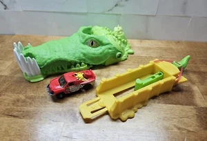 2016 Hot Wheels Crocodile Crunch Play Set Complete with Red Car DWK96 / 1727DP - Picture 1 of 12