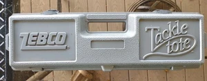 Bolso de Mano Zebco Tackle ~ Solo Estuche ~ Gris 19.5 X 5.5" ¡Bonito! - Imagen 1 de 3
