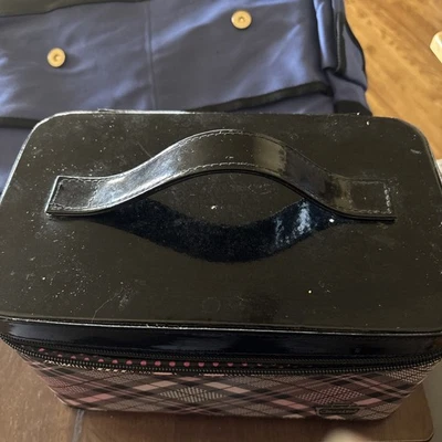 Pink And Black Caboodle Cosmetic Box it shows some wear - Image 1 of 4