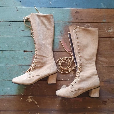 Rare Vintage 60s 70s Cream Suede Hook And Eyelet Lace Up Boots. Size 7B Gogo Mod - Image 1 of 4