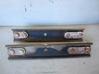 1999 - 2007 Ford F250 F350 suporte de para-choque traseiro com ferragens de montagem. Fabricante de equipamento original - Imagem 1 de 4