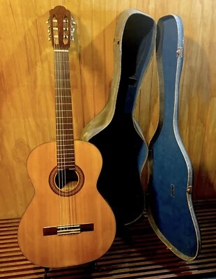 VINTAGE 1968 KISO SUZUKI VIOLIN CO. 19 FRET CLASSICAL GUITAR & case SCARCE - Image 1 of 4