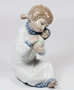 Lovely Lladro Nao Figure ~ Girl Singing Lullaby To Her Doll ~ #0566 - Picture 1 of 3