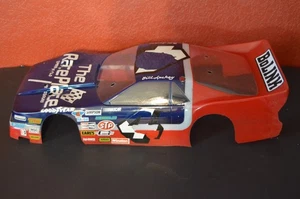 Carrocería de coche de carreras de radiocontrol pintada de plástico, rojo, blanco, carcasa azul, Bill Lackey #4,1/10? - Imagen 1 de 7