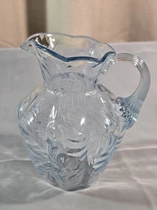 Vintage Fenton Krug Milchkännchen Eisblau Farnmuster applizierter Schilfgriff 5,5" - Bild 1 von 15