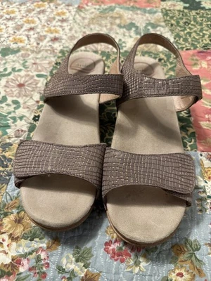 Сандалии Dansko Sonnet серо-коричневые + золотистые кожаные размер 11/42 - Изображение 1 из 4