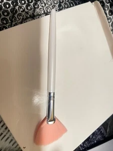 1 Fan Brush Powder Brush Makeup Brush Fiber Bristle Brush Comfortable Makeup(4B) - Picture 1 of 4