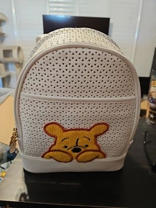 Mini Mochila Perforada Disney Winnie the Pooh - Exclusiva BoxLunch Nueva con Etiquetas - Imagen 1 de 7