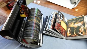 100 DVDs IN DISCGEAR SORTIERER MIT WRAP-AROUND ART IM DISGEAR DATEIORDNER WIE NEU - Bild 1 von 6