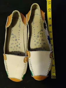 White Flower Leather moccasins, Remote control tread-pattern HANDMADE sz 7.5 - Picture 1 of 7