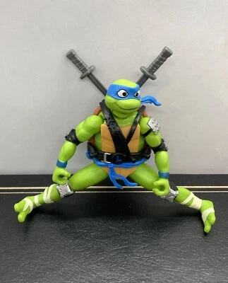 Figura TMNT Teenage Mutant Ninja Turtles Mutant Mayhem Leonardo Playmates 4.5" Foto 1 de 4