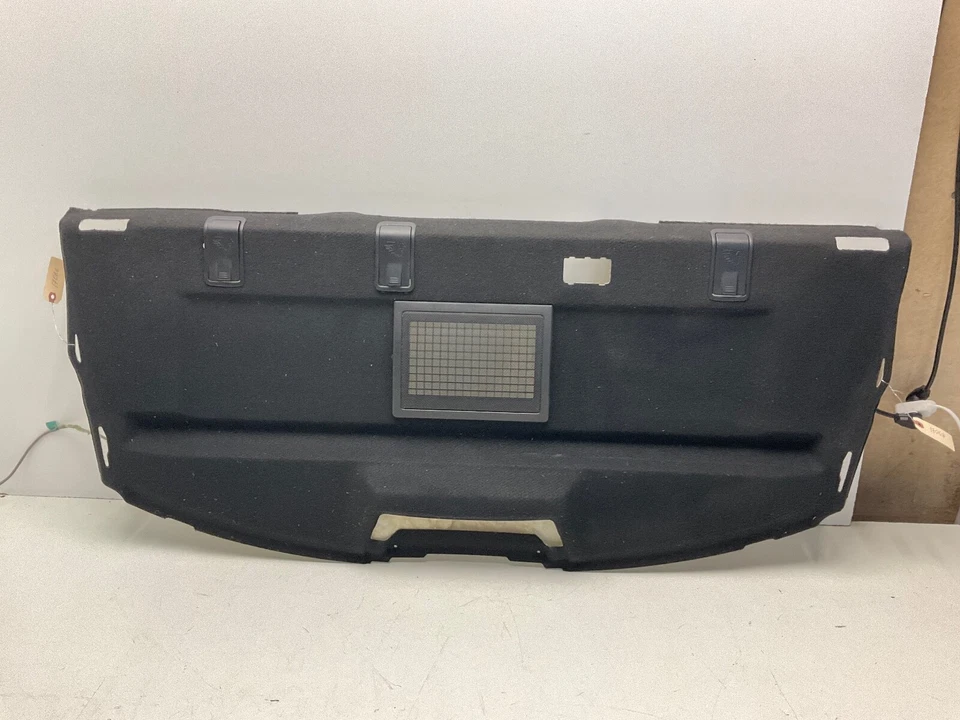 Infiniti Q70L 2015 equipamiento trasero bandeja paquete estante altavoz parrilla Foto 1 de 4