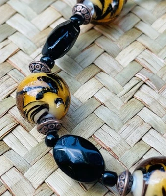 Collar y pendientes colgantes con cuentas de vidrio negro y naranja-joyería de otoño de Halloween Foto 1 de 4