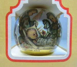 Hummel "Christmas 1982" Christmas Ornament - Picture 1 of 3