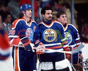 Wayne Gretzky & Grant Fuhr Mid Game Action Edmonton Oilers 8x10 NHL Hockey Photo - Picture 1 of 1