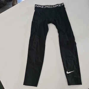 NIKE Trainingshose Sporthose Turnhose Junge schwarz Gr. 134,140 (M Kids) - Bild 1 von 6