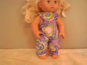 PUPPENKLEIDUNG HANDGEFERTIGT SM PUPPE PYJAMA PASST 10" 11" UND DÜNN 12" LILA TYE DYE - Bild 1 von 1