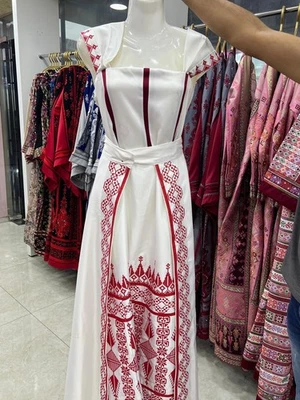 Mujeres Palestinas Bordadas Thobe Tatreez Poliéster con Detalles Satinados y Bufanda Foto 1 de 3