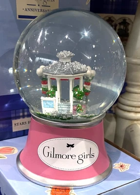 Warner Bros. Studio Tour Hollywood Snow Globe Gilmore Niñas Gazebo Estrellas Hueco Foto 1 de 4