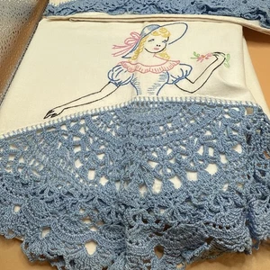 2er Set - Southern Belle mit gehäkelten Kleid Kissenbezügen - Bild 1 von 4
