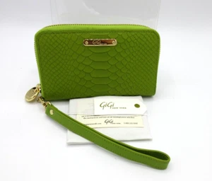 GiGi New York Wallet Wristlet Leather Embossed Phone Pocket Green - Picture 1 of 11