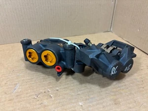08-16 YAMAHA YZF-R6 YZF R6 OEM PINZAS DE FRENO DELANTERAS MONTAJE RADIAL CON PASTILLAS DORADAS - Imagen 1 de 6