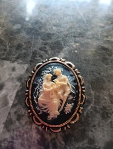 Granny Core Black & Ivory Toned Figural Cameo Gilt Brooch Vintage  - Picture 1 of 5
