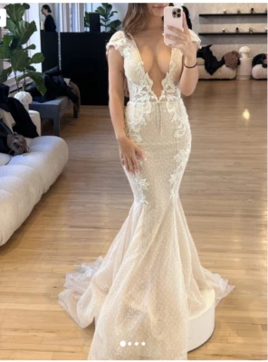 Champagne Mermaid Wedding Dresses Sexy Deep V Neck Lace Applique Bridal Gowns - Image 1 of 4