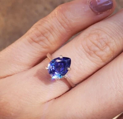 Anillo de compromiso de tanzanita de suministro limitado, anillo solitario de pera lágrima Foto 1 de 4