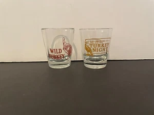 Zwei (2) Wild Turkey Bourbon Whiskey Schnappgläser - 2 verschiedene Stile - Bild 1 von 8
