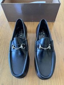 Authentische Gucci Herren schwarz Horsebit Halbschuh Größe 7,5/Neu im Karton/Silber Horsebit - Bild 1 von 5