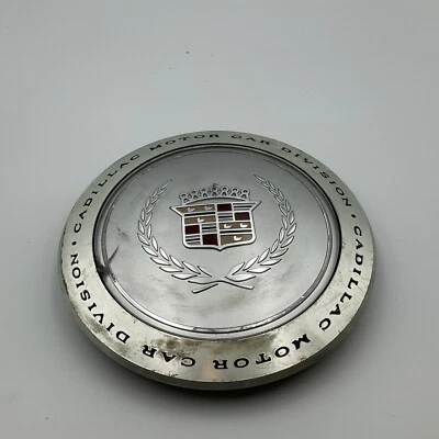 Cadillac DeVille Fleetwood 1989-1993 tapa central emblema plateado OEM 25558415 Foto 1 de 4