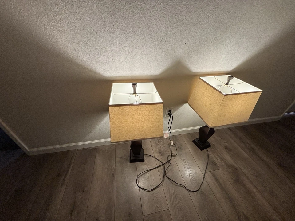 Juego de mesa auxiliar para muebles usados con lámparas y mesa de centro Foto 1 de 1