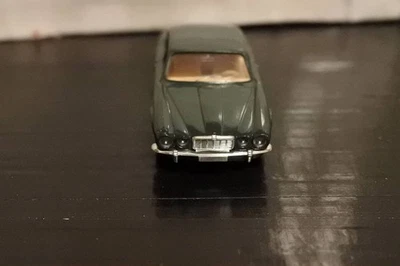 Solido Jaguar XJ12 1/43 verde scuro raro el - Immagine 1 di 4