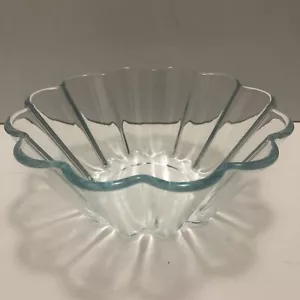 PYREX France Vintage Fluted Scalloped Bowl Mold Glass 823 A 20cm Pristine Con’d - Picture 1 of 6