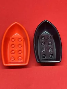 Lego Duplo 2x4 Barco Negro y Rojo Pequeña Fila Balsa Remolcador Sucio - Imagen 1 de 4