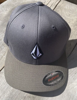 💥VOLCOM HAT BALL CAP MENS L- XL Grey with Light Green Brim "NEW" - Image 1 of 4