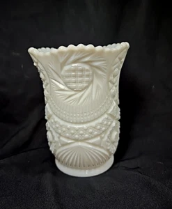 Azteken Sunburst Milchglas Vase geätzt 5,5" Höhe x 4" Breite Vintage MCM - Bild 1 von 6